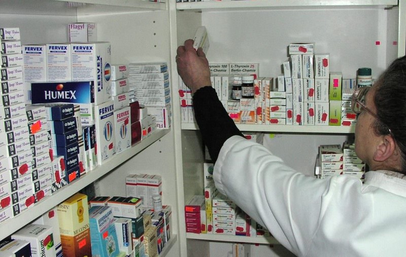 O farmacie din Baia Mare vinde medicamentul Euthyrox doar la pachet cu o cutie de măști la 300 lei
