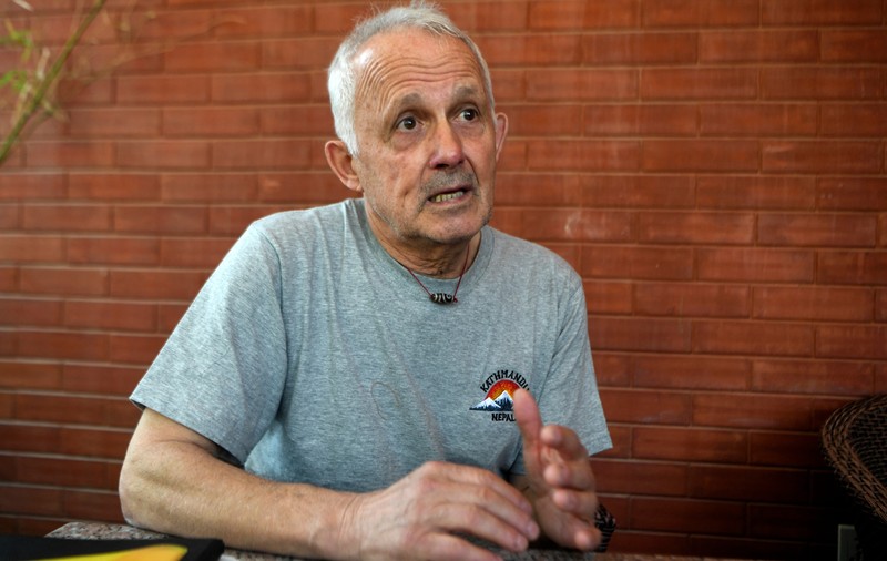 Alpinistul francez de 70 de ani care vrea să cucerească Everestul și să găsească un nou traseu, mai sigur