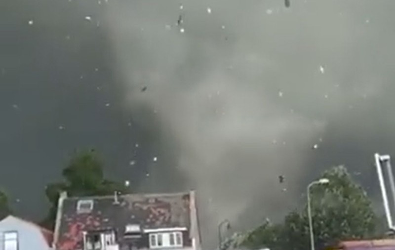 Tornadă puternică în Olanda, soldată cu moartea unei persoane