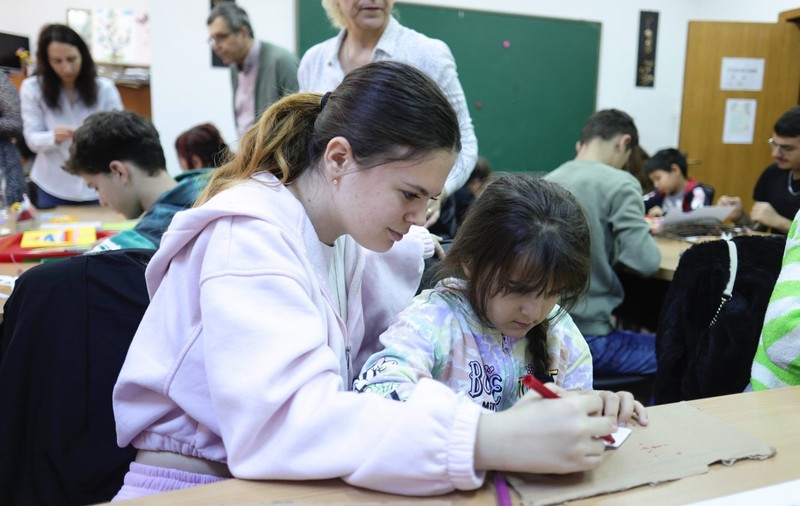 DREAM, comunitatea copiilor pe care obstacolele din viață nu i-au oprit să viseze. 50 de elevi fac minuni din lucruri la care alții ar renunța