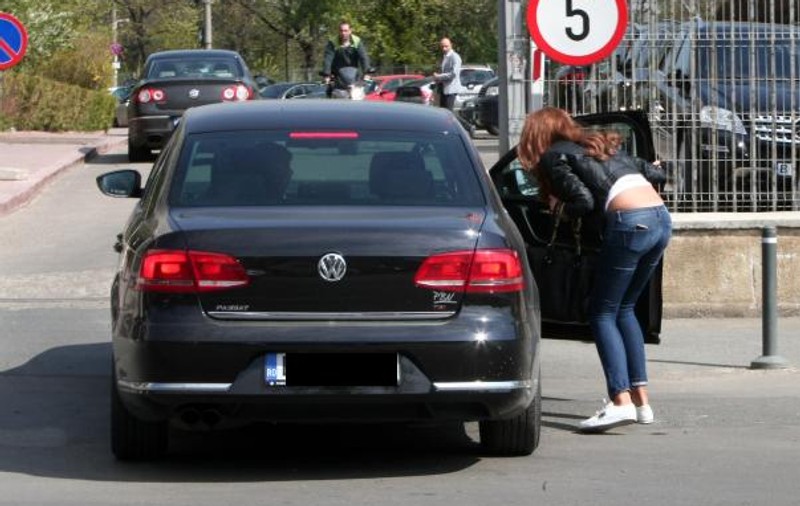 Bianca Drăguşanu, la biserică alături de un misterios tânăr frumuşel | FOTO