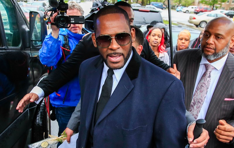 Rapperul R. Kelly a fost condamnat la 30 de ani de închisoare pentru abuzuri sexuale sistematice