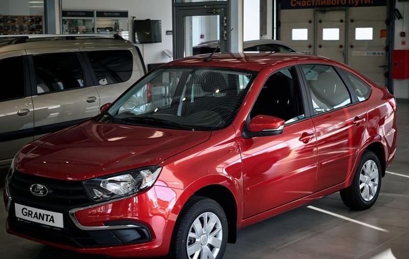 Oficialii ruși sunt îndemnați să cumpere numai mașini rusești sau chinezești. Cinci modele Lada, pe lista guvernului de la Moscova