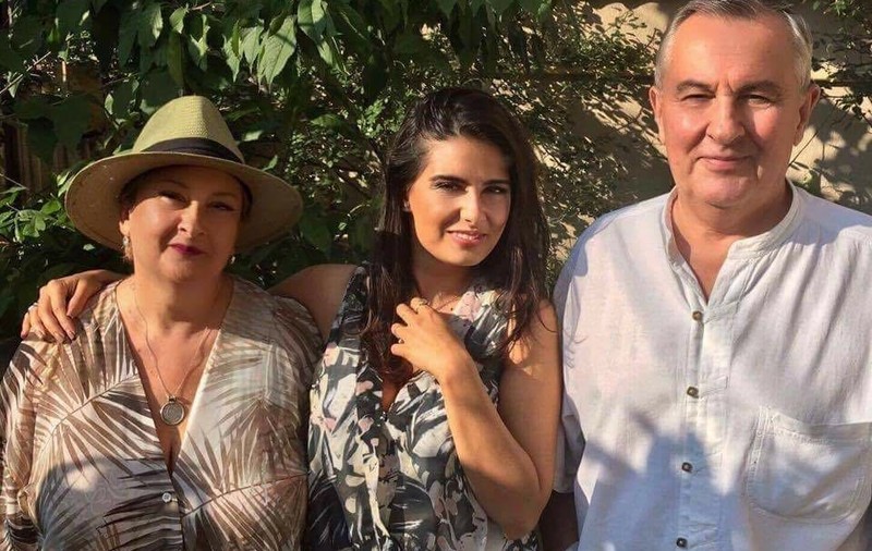EXCLUSIV | Teodora Antonescu, fiica a două nume grele din TV, vedetă la TVR 2. "Nu mi-e frică de șefi, cât mi-e frică de ce-mi va zice mama"