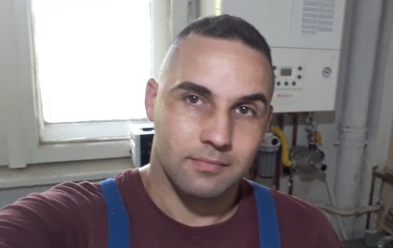 VIDEO | Un tânăr a așteptat în zadar rezultatul testului de COVID-19. Colegii și-au întrerupt activitatea pentru că DSP Timiș l-a notat greșit