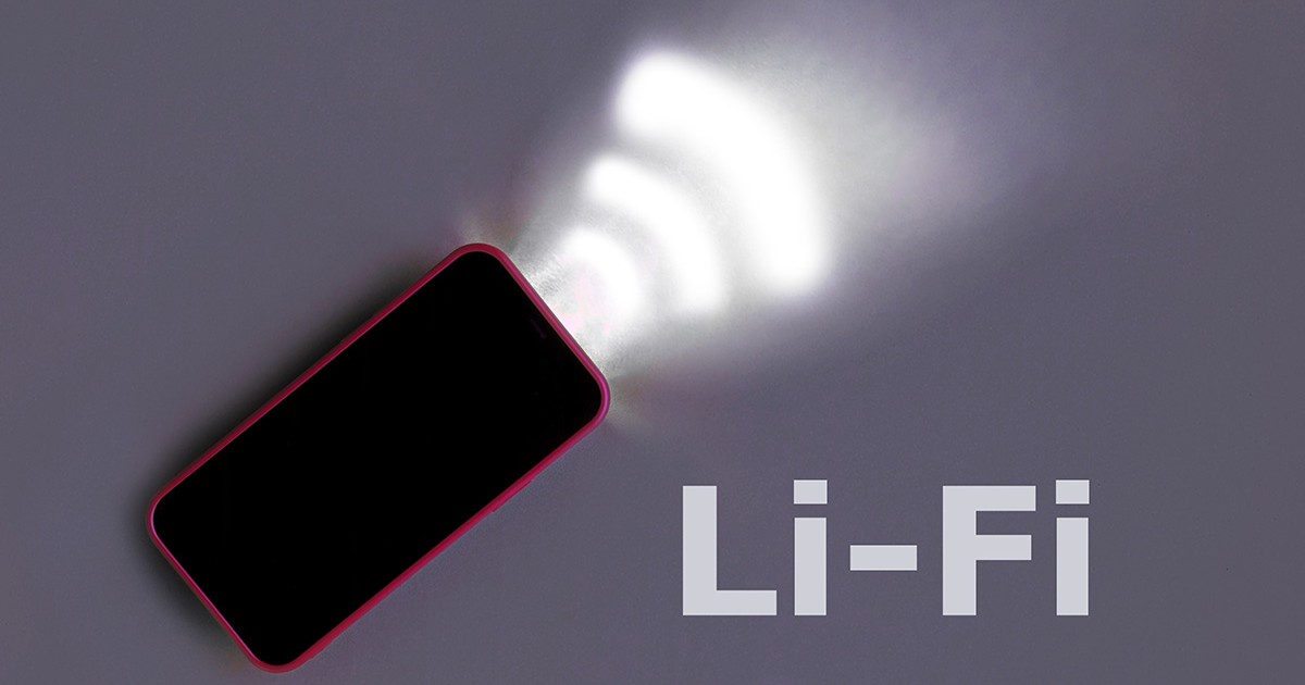 Un mobil pe fundal gri care transmite niște unde iar lână scrie Li - Fi.