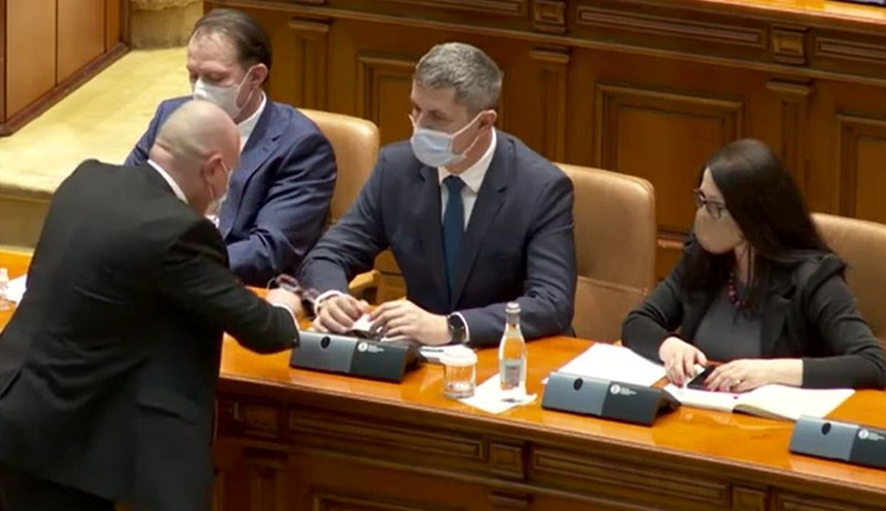 Ochelarii se întorc de unde au plecat | Foto: captură video Digi 24