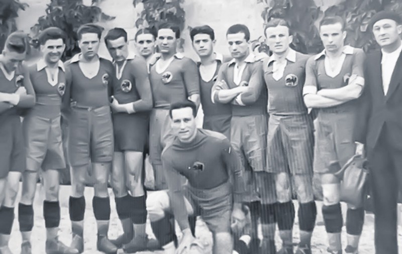 În anii ’30, doi austrieci au condus destinele naţionalei României. Ambii au avut rezultate ruşinoase, ieşind din scenă pe uşa din dos