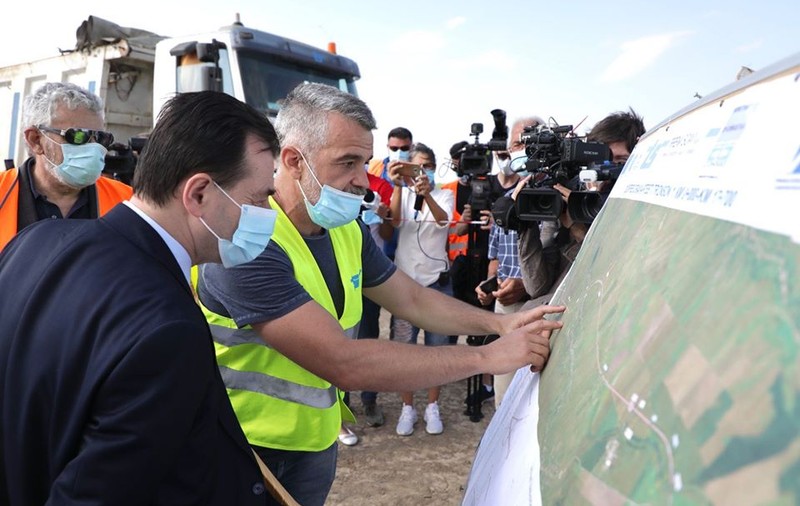 Guvernul Orban îşi asumă finalizarea celor trei spitale regionale până în 2027. 180 de grădiniţe, 40 de campusuri şcolare, în Planul de relansare economică