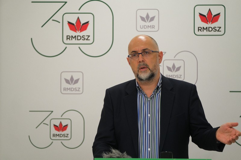 Presedintele Uniunii Democrate a Maghiarilor din Romania (UDMR), Kelemen Hunor, se adreseaza paricipantilor la o conferinta de presa ce are loc la sediul organizatiei UDMR din Cluj-Napoca, vineri, 28 mai 2021. RAUL STEF / MEDIAFAX FOTO