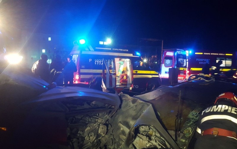 Şase persoane rănite după ce două maşini s-au ciocnit în Iaşi