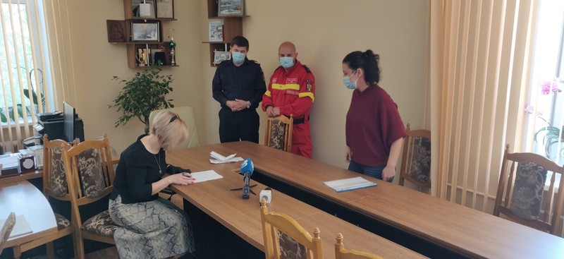 Momentul în care medicii români au predat banii înapoi primiți de la Primăria din Bălți
