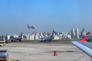 Congonhas, un aeroport printre zgârie-nori/ Wikipedia)