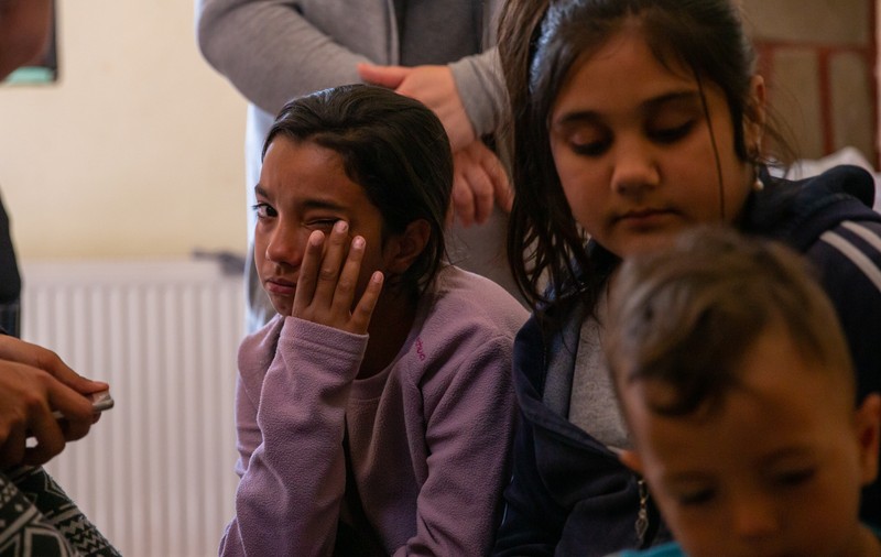 Săptămâna Patimilor și recunoștința oamenilor rămași fără case la Azuga: Îi mulțumesc Domnului că i-a lăsat în viață și domnului Vlad că i-a primit în pensiunea lui