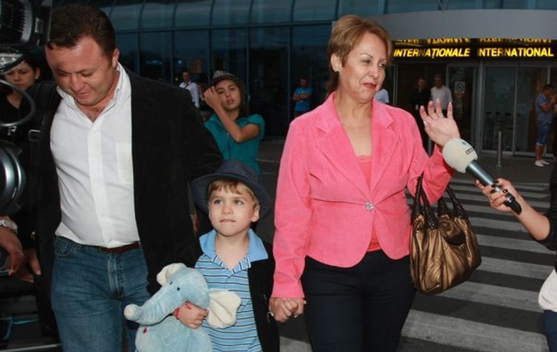 Foto Exclusiv | Dragoș Dolănescu și-a adus toată familia în România, pentru botezul mezinului său