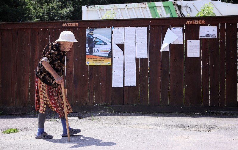 Reportaj. Caravana vaccinării a pornit săptămâna asta prin satele din judeţul Braşov. Bătălia pentru Augustin