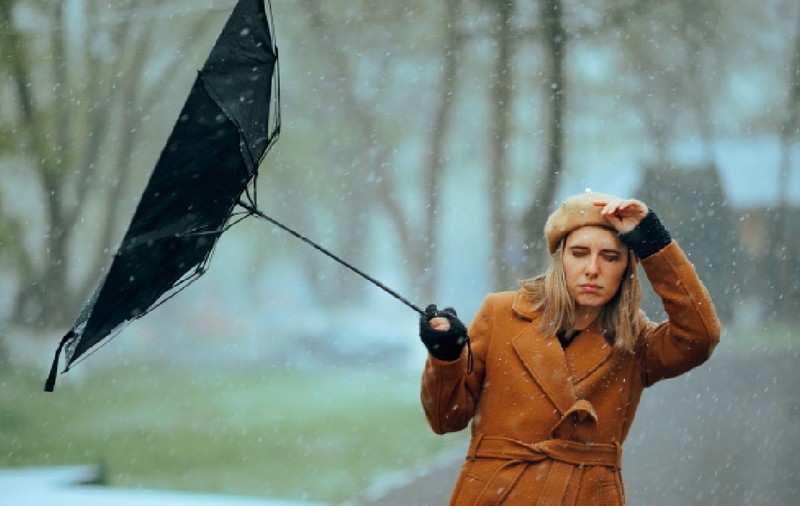 Cod galben de vreme severă până sâmbătă seara, anunțat de ANM. Harta județelor aflate sub avertizare meteo