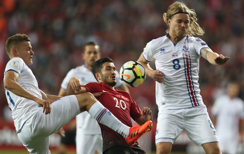 România - Turcia, meci amical (joi, Cluj, ora 20.15). Mijlocașul turc Nuri Șahin, de la Borussia Dortmund) și-a anunțat retragerea de la echipa națională