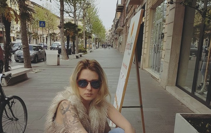 Alina Plugaru, experiență neplăcută la concertul lui Enrique Iglesias. "Am ales să mă fac comodă pe jos"