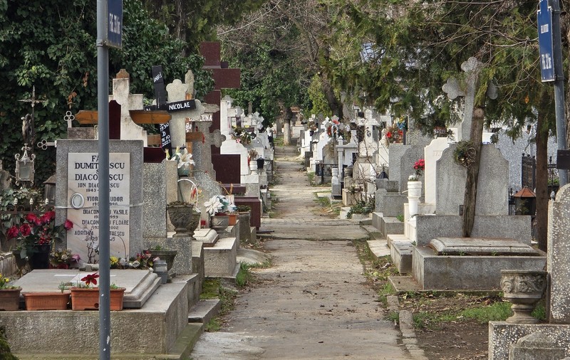 Scumpirea a ajuns și la groapă în 2026: au crescut taxele din cimitire și s-au majorat tarifele la capelă