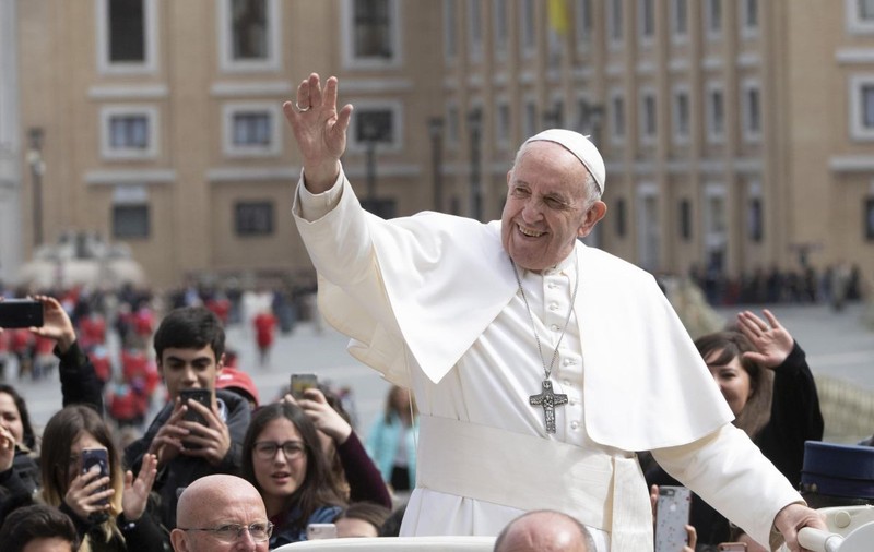 Papa Francisc, la Iași. O familie cu 28 de membri îi va vorbi Suveranului Pontif despre greutățile și bucuriile din viața lor