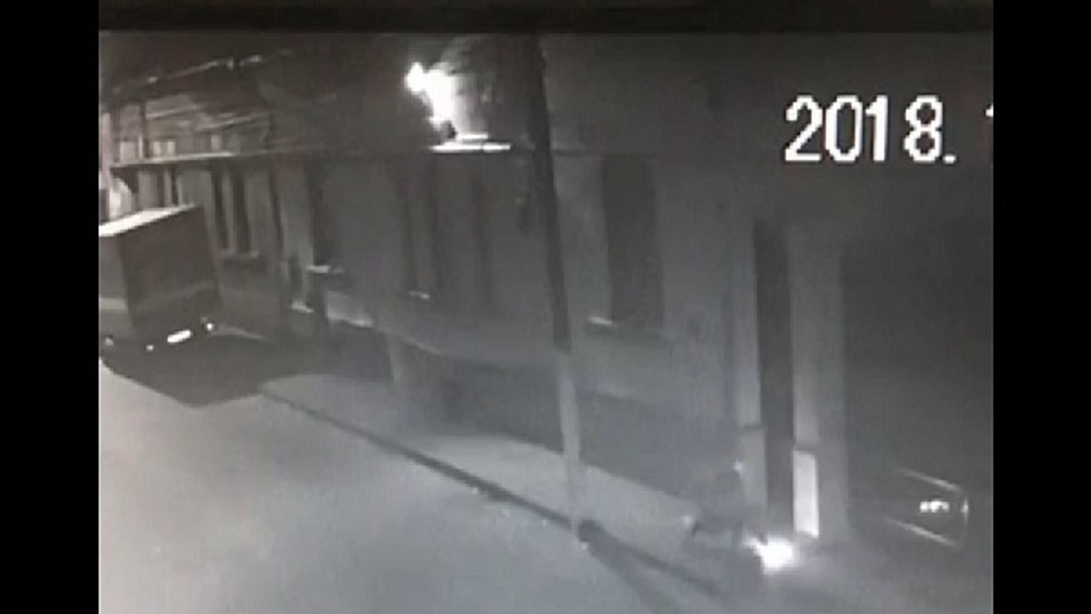 Răzbunare în stil mafiot la Lugoj. Doi indivizi au incendiat casa rivalilor, pentru taxa de protecție