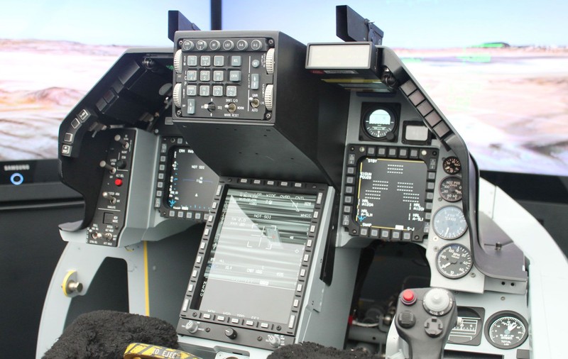 Avioane Craiova, invitată să reabiliteze 10 aeronave-școală, ce vor fi folosite de piloții care vor zbura pe F-16