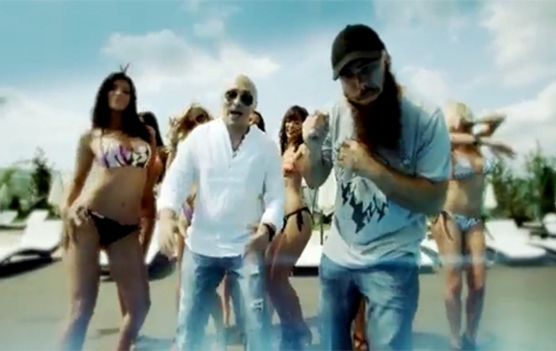 Marcel Pavel este criticat pentru un videoclip în care s-a înconjurat de femei frumoase