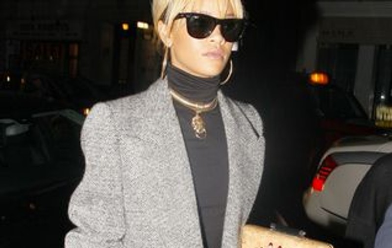 Rihanna a dat 15.000 de dolari pentru a-şi face părul