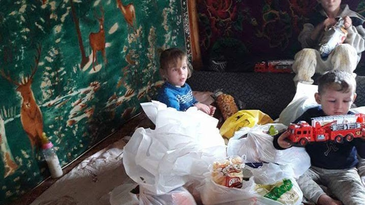 Sărăcie lucie într-o familie din Dolj. Moș Crăciun a ajuns în sfârșit și la ea