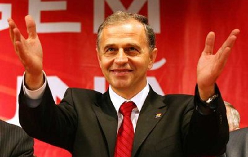 Geoană: "Astăzi s-au întâlnit doi candidaţi uşor disperaţi"
