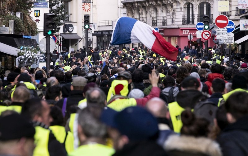 Mișcarea ”vestelor galbene” pe final. Mai puțin de 2.000 au ieșit în stradă la Paris
