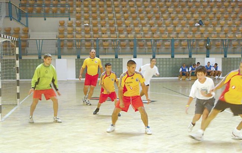 N-au casă, dar ştiu fotbal!