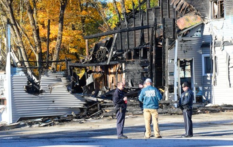 Două persoane au murit după ce un avion de mici dimensiuni s-a prăbușit peste o casă din New Hampshire, SUA