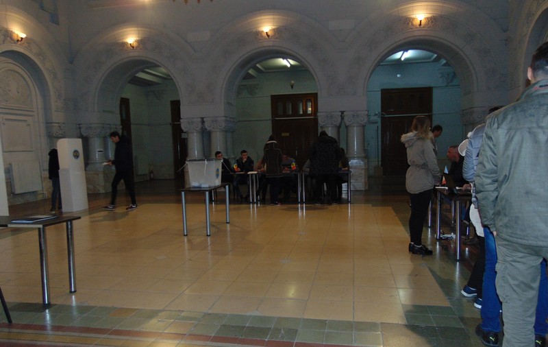 Alegeri în Republica Moldova. Cetățenii moldoveni au venit să voteze la Galați