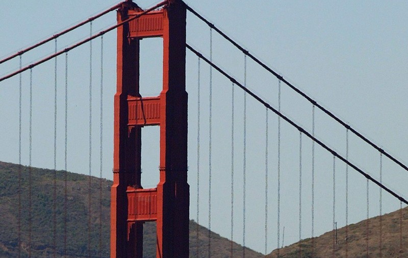Americanii previn sinuciderile de pe Golden Gate