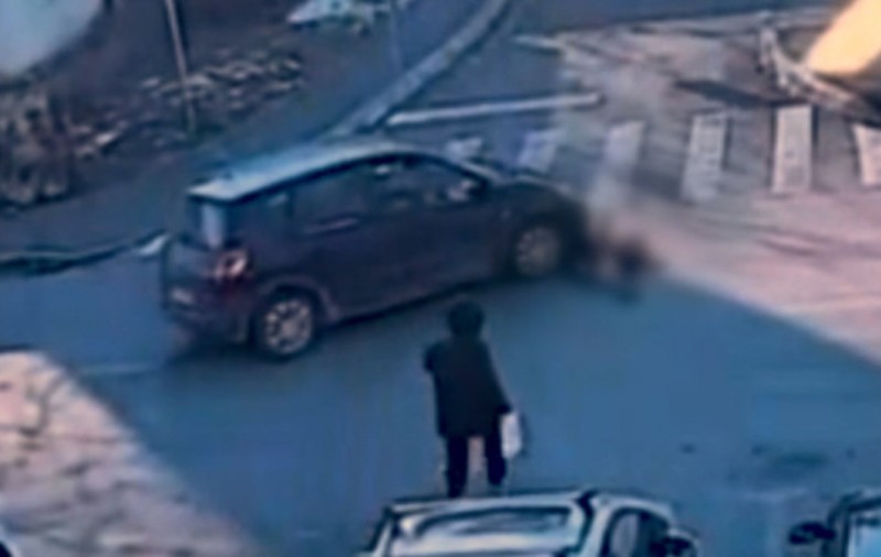 Femeie de 86 de ani din Galați, lovită pe trecerea de pietoni de o maşină care mergea cu spatele