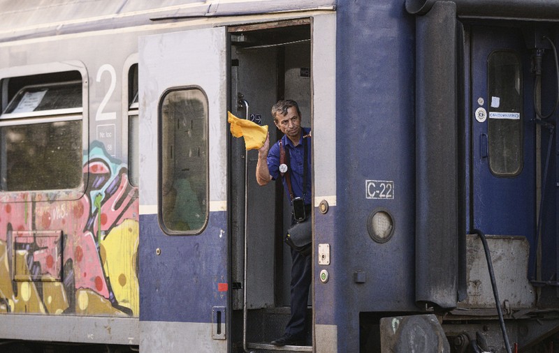 Un șef de tren, uitat pe peron la Bușteni. Ce a făcut ca să prindă din urmă garnitura