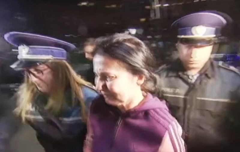 Prima reacție DNA, după ce Sorina Pintea a fost dusă în cătușe la spital: "Nici procurorul de caz, nici polițiștii din cadrul DNA nu au atribuții în legătură cu transportul și escortarea persoanelor aflate în arest preventiv"