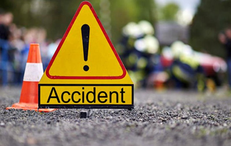 Accident în județul Brașov: o mașină a lovit un autocar. O persoană a murit