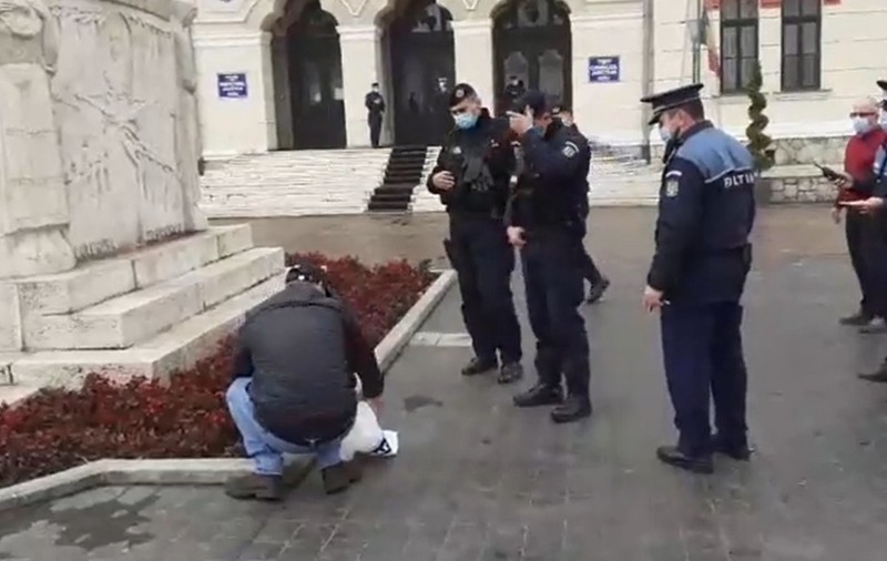 Un gorjean rămas fără venituri după ce s-au închis sălile de jocuri de noroc a vrut să-și dea foc în fața Prefecturii