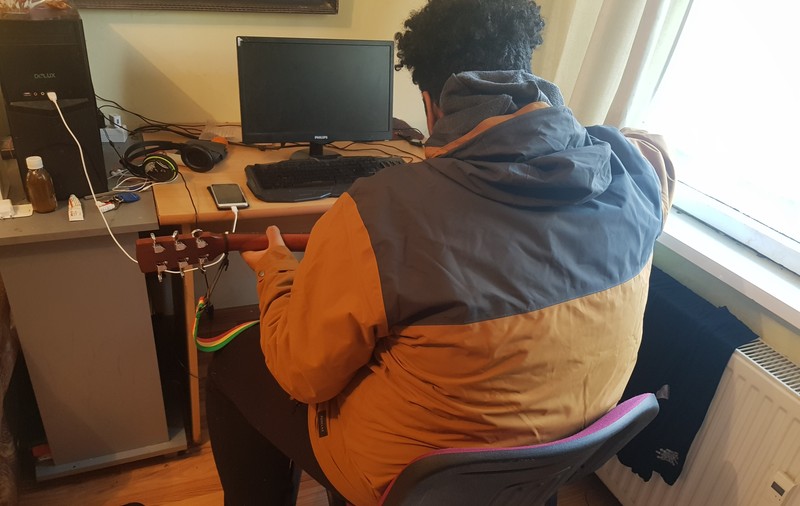 Mărturisirile unei mame al cărei copil este diagnosticat cu Asperger. “Îl iau în brațe și îi spun: «Nu-i nimic, ne luptăm împreună cu monstrul»”