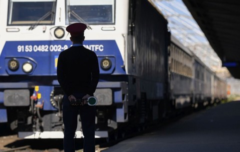 Pensionarii din România primesc bilete de tren cu 50% reducere și pentru anul 2027. Sursă foto: Hepta.