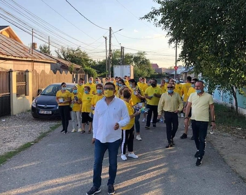Adunare electorală PNL cu înghesuială în comuna 1 Decembrie, în sprijinul unui primar transferat de la PSD