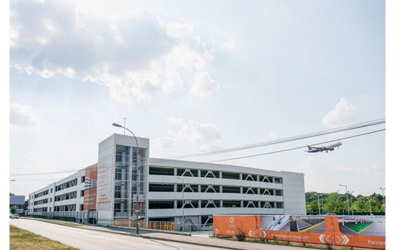 Cât te costă cu adevărat parcarea „cea mai ieftină” de la Otopeni?