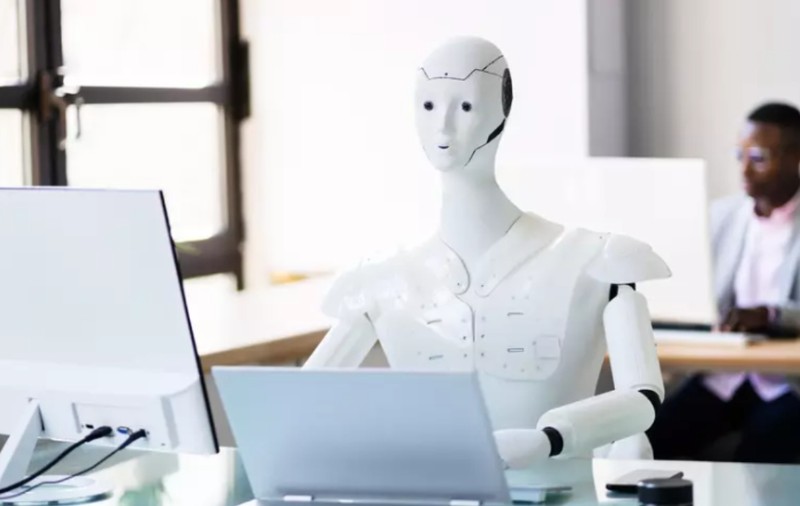 Locurile de muncă cu cel mai mare risc de a fi înlocuite de inteligența artificială