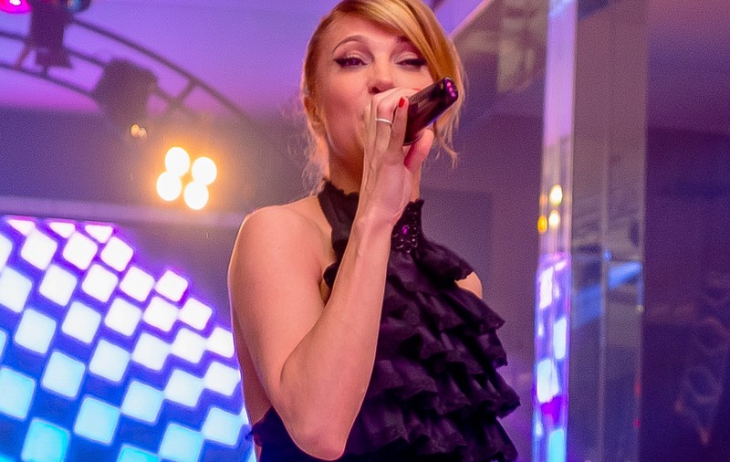 CÂT DE MULT A SLĂBIT LORA! Uite cum au văzut-o fanii la concert | FOTO