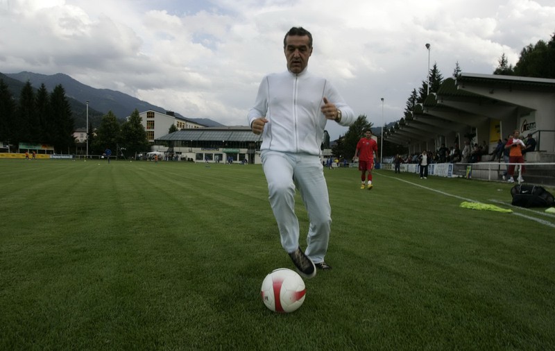 Gigi Becali se vrea antrenor la FCSB: ”Poate îmi intru în mână și iau licența”