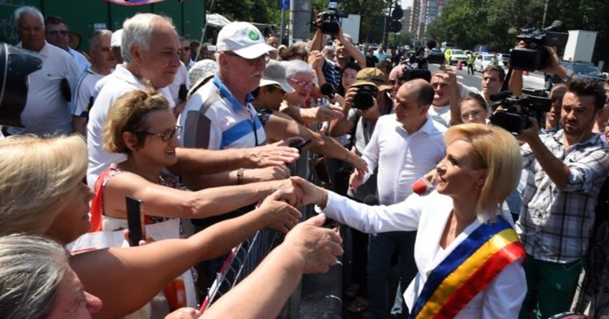 Pensionarii din București vor pleca în excursie în Grecia pe banii primăriei. Gabriela Firea i-a ”premiat”