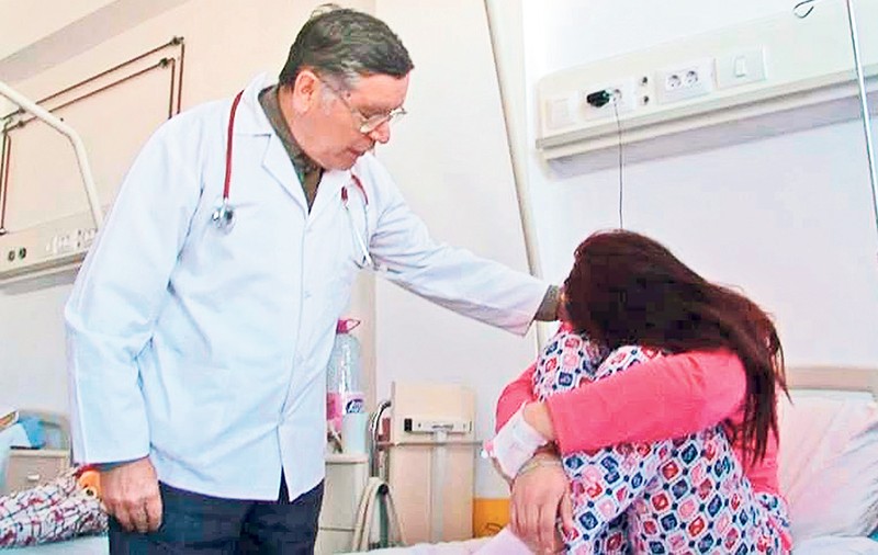 Metodă şocantă de a-şi menţine silueta, aleasă de o adolescentă din Vaslui! A înghiţit vată ca să slăbească